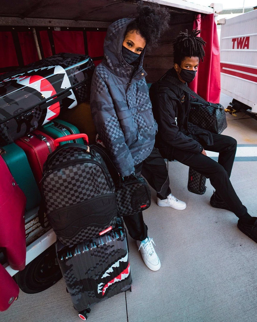 SPRAYGROUND® 3AM SHARKNAUTICS 29.5” FULL-SIZE LUGGAGE 2 SPRAYGROUND® 3AM SHARKNAUTICS 29.5” FULL-SIZE LUGGAGE