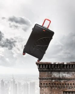 SPRAYGROUND® SHARKITECTURE MOLDED 29” FULL-SIZE LUGGAGE 28 SPRAYGROUND® SHARKITECTURE MOLDED 29” FULL-SIZE LUGGAGE