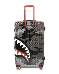SPRAYGROUND® 3AM SHARKNAUTICS 29.5” FULL-SIZE LUGGAGE 26 SPRAYGROUND® 3AM SHARKNAUTICS 29.5” FULL-SIZE LUGGAGE