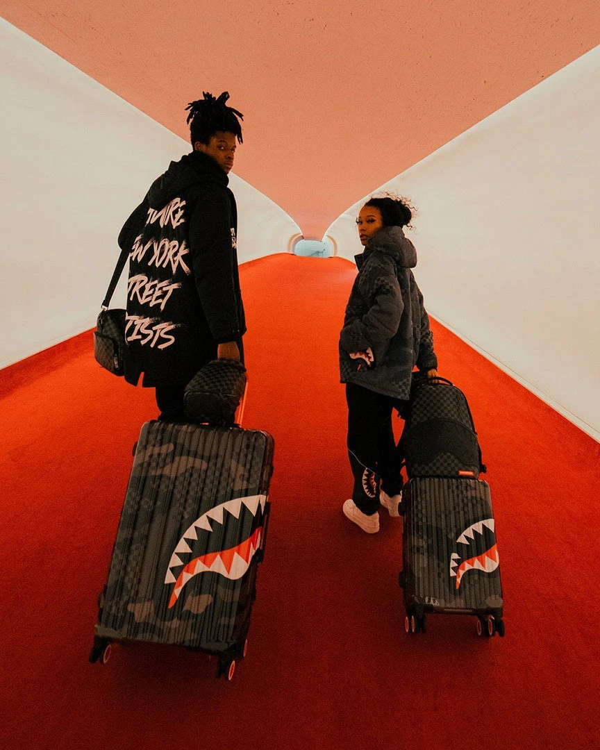 SPRAYGROUND® 3AM SHARKNAUTICS 29.5” FULL-SIZE LUGGAGE 6 SPRAYGROUND® 3AM SHARKNAUTICS 29.5” FULL-SIZE LUGGAGE