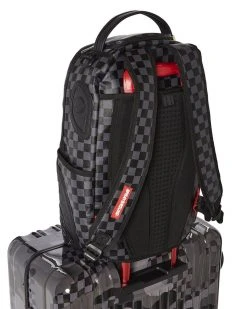 SPRAYGROUND® 3AM SHARKNAUTICS 29.5” FULL-SIZE LUGGAGE 32 SPRAYGROUND® 3AM SHARKNAUTICS 29.5” FULL-SIZE LUGGAGE
