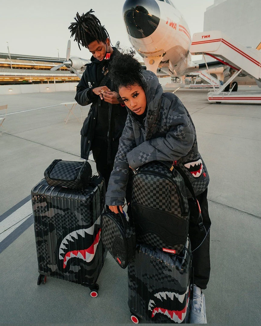 SPRAYGROUND® 3AM SHARKNAUTICS 29.5” FULL-SIZE LUGGAGE 12 SPRAYGROUND® 3AM SHARKNAUTICS 29.5” FULL-SIZE LUGGAGE