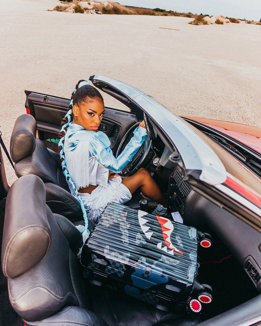 SPRAYGROUND® 3AM SHARKNAUTICS 29.5” FULL-SIZE LUGGAGE 16 SPRAYGROUND® 3AM SHARKNAUTICS 29.5” FULL-SIZE LUGGAGE