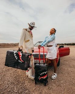 SPRAYGROUND® 3AM SHARKNAUTICS 29.5” FULL-SIZE LUGGAGE 39 SPRAYGROUND® 3AM SHARKNAUTICS 29.5” FULL-SIZE LUGGAGE