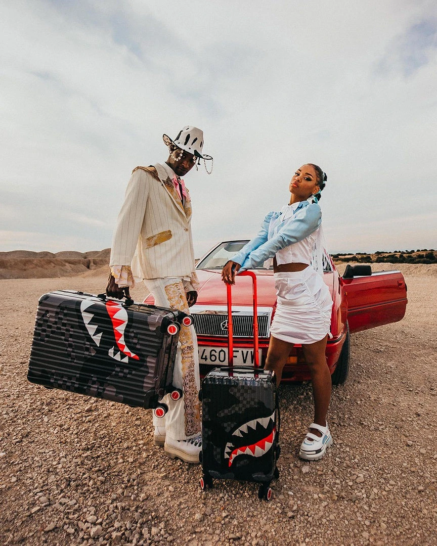 SPRAYGROUND® 3AM SHARKNAUTICS 29.5” FULL-SIZE LUGGAGE 18 SPRAYGROUND® 3AM SHARKNAUTICS 29.5” FULL-SIZE LUGGAGE