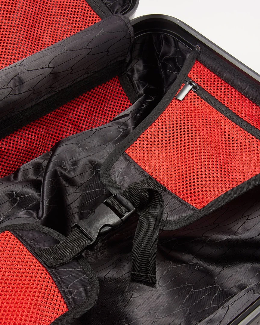 SPRAYGROUND® SHARKITECTURE MOLDED 29” FULL-SIZE LUGGAGE 21 SPRAYGROUND® SHARKITECTURE MOLDED 29” FULL-SIZE LUGGAGE