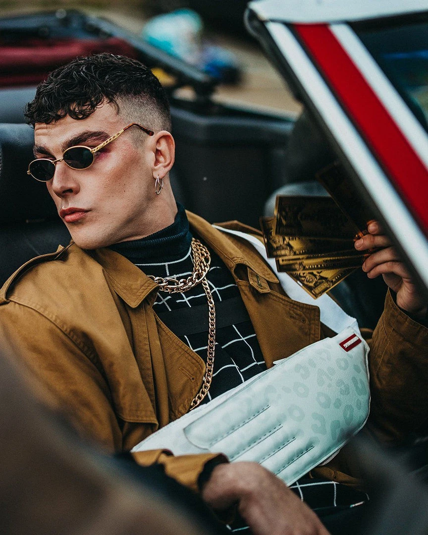 SPRAYGROUND® THE WINGS TO THE FUTURE CROSSWING BAGS 11 SPRAYGROUND® THE WINGS TO THE FUTURE CROSSWING BAGS