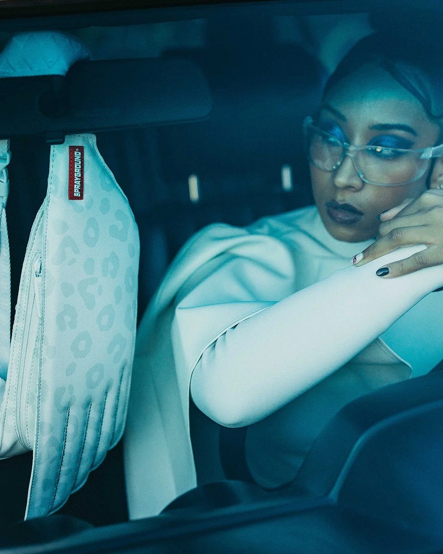 SPRAYGROUND® THE WINGS TO THE FUTURE CROSSWING BAGS 12 SPRAYGROUND® THE WINGS TO THE FUTURE CROSSWING BAGS