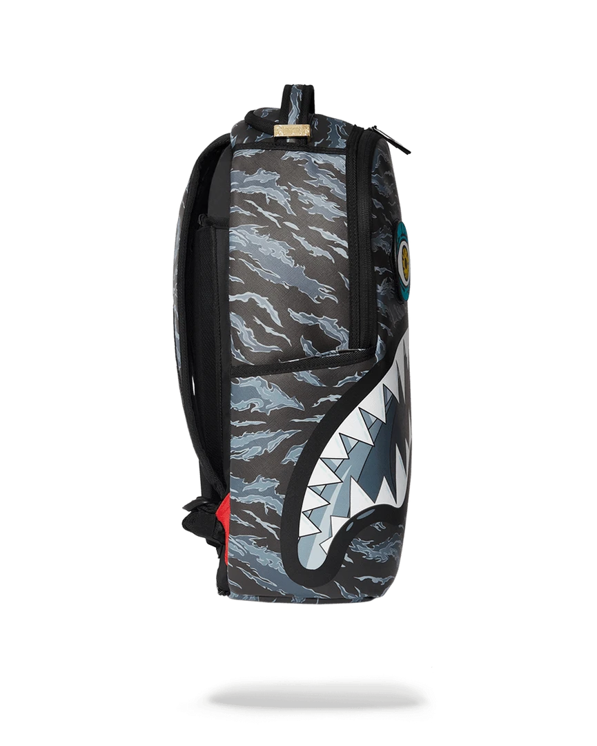 SPRAYGROUND® DAZED AND SHARK BACKPACK (DLXV) SPRAYGROUND® DAZED AND SHARK BACKPACK (DLXV)