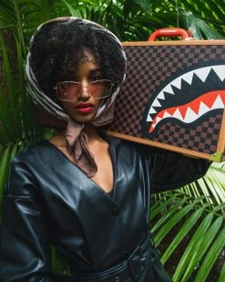 SPRAYGROUND® HENNY AIR TO THE THRONE ATTACHÉ BRIEFCASE ATTACHÉ BRIEFCASES 3 SPRAYGROUND® HENNY AIR TO THE THRONE ATTACHÉ BRIEFCASE ATTACHÉ BRIEFCASES