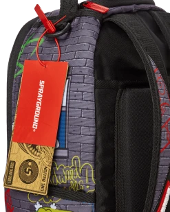 SPRAYGROUND® 90s NICK VERTICAL SHARK BACKPACK (DLXR) 17 SPRAYGROUND® 90s NICK VERTICAL SHARK BACKPACK (DLXR)
