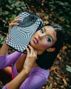 SPRAYGROUND® TRIPPY CHECK TOILETRY AKA MONEY BAG