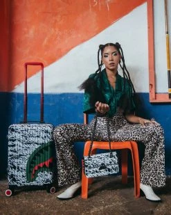 SPRAYGROUND® HANDBAGS NIGHT NIGHT SHARKCHAIN HANDBAG 19 SPRAYGROUND® HANDBAGS NIGHT NIGHT SHARKCHAIN HANDBAG