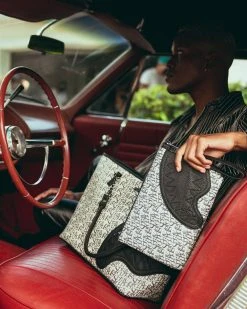 SPRAYGROUND® SG ALL DAY CROSSOVER CLUTCH