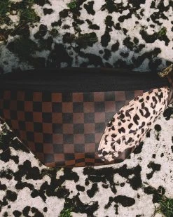 SPRAYGROUND® A.i.3 THE LEGACY SAVVY CROSSBODY BAGS 26 SPRAYGROUND® A.i.3 THE LEGACY SAVVY CROSSBODY BAGS