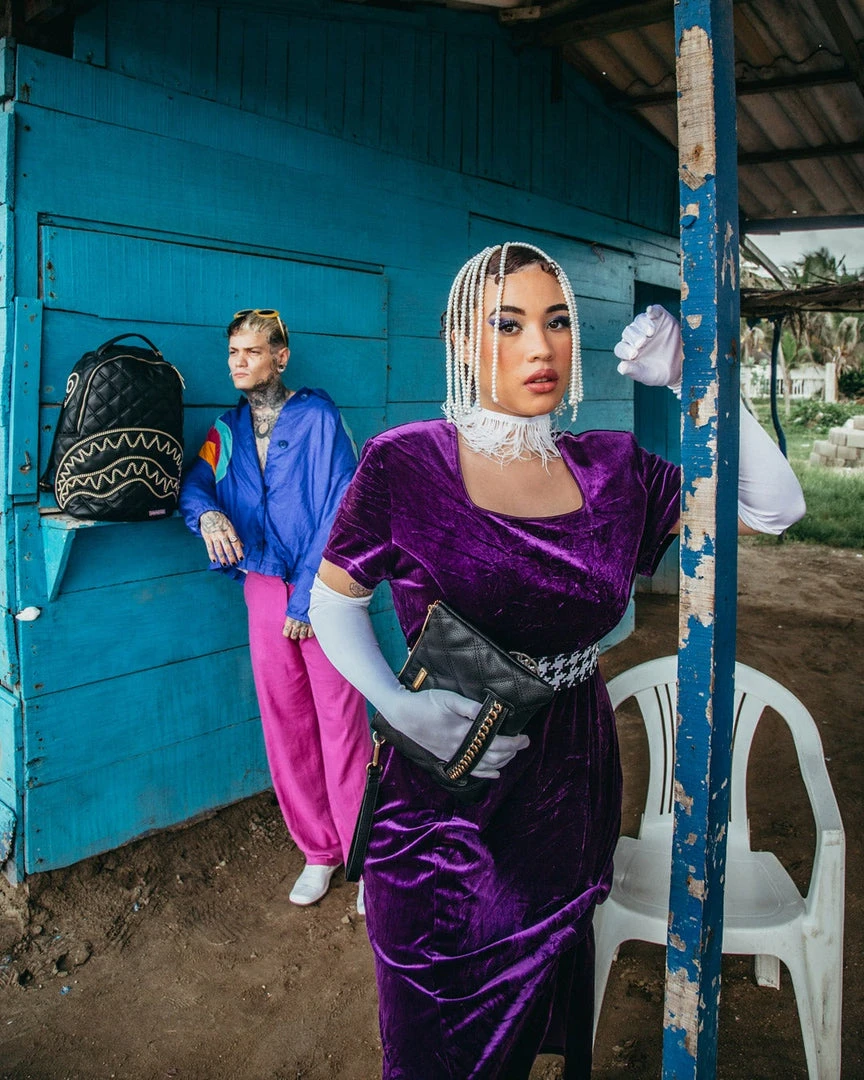 SPRAYGROUND® NOIR QUILT GOLD CHAIN SHARK CROSSOVER CLUTCH CROSSOVER CLUTCHES 4 SPRAYGROUND® NOIR QUILT GOLD CHAIN SHARK CROSSOVER CLUTCH CROSSOVER CLUTCHES