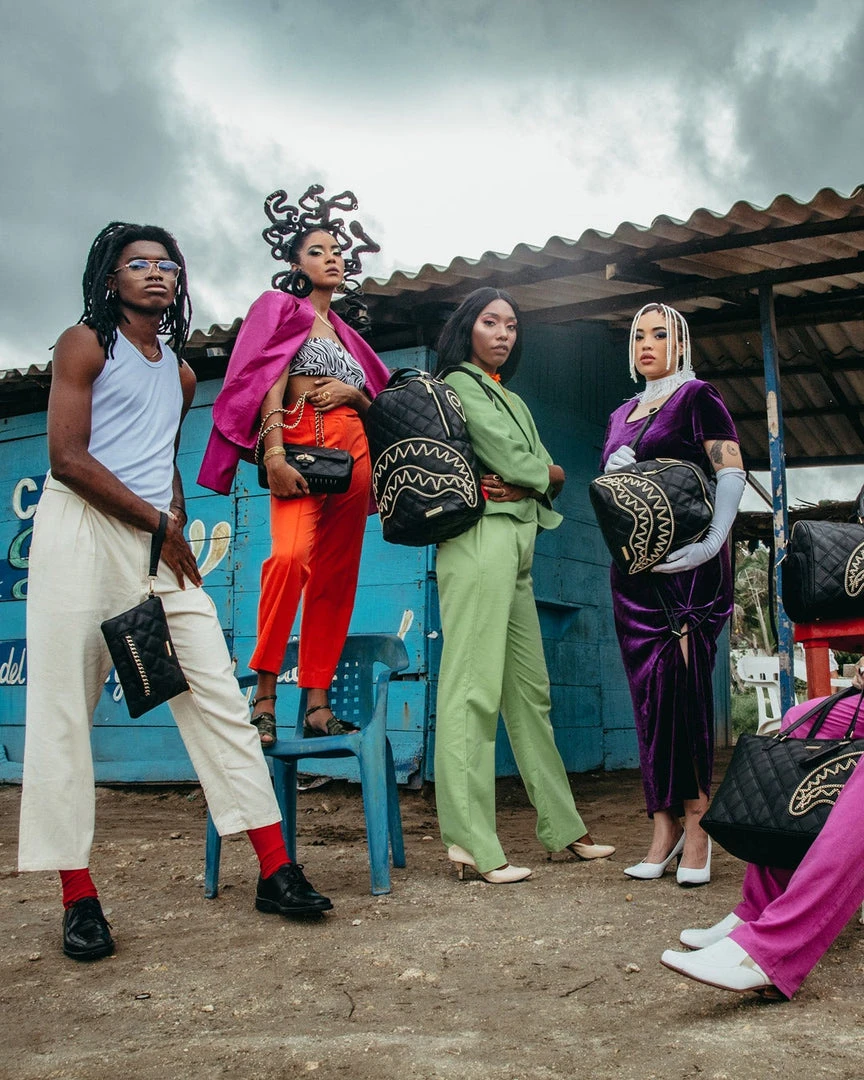 SPRAYGROUND® NOIR QUILT GOLD CHAIN SHARK CROSSOVER CLUTCH CROSSOVER CLUTCHES 10 SPRAYGROUND® NOIR QUILT GOLD CHAIN SHARK CROSSOVER CLUTCH CROSSOVER CLUTCHES