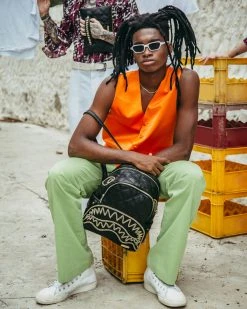 SPRAYGROUND® NOIR QUILT GOLD CHAIN SHARK SAVAGE BACKPACK BAGS 8 SPRAYGROUND® NOIR QUILT GOLD CHAIN SHARK SAVAGE BACKPACK BAGS