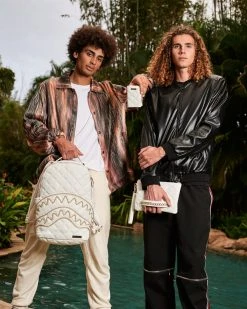 SPRAYGROUND® CROSSOVER CLUTCHES RIVIERA LE BLANC GOLD CHAIN SHARK CROSSOVER CLUTCH 23 SPRAYGROUND® CROSSOVER CLUTCHES RIVIERA LE BLANC GOLD CHAIN SHARK CROSSOVER CLUTCH