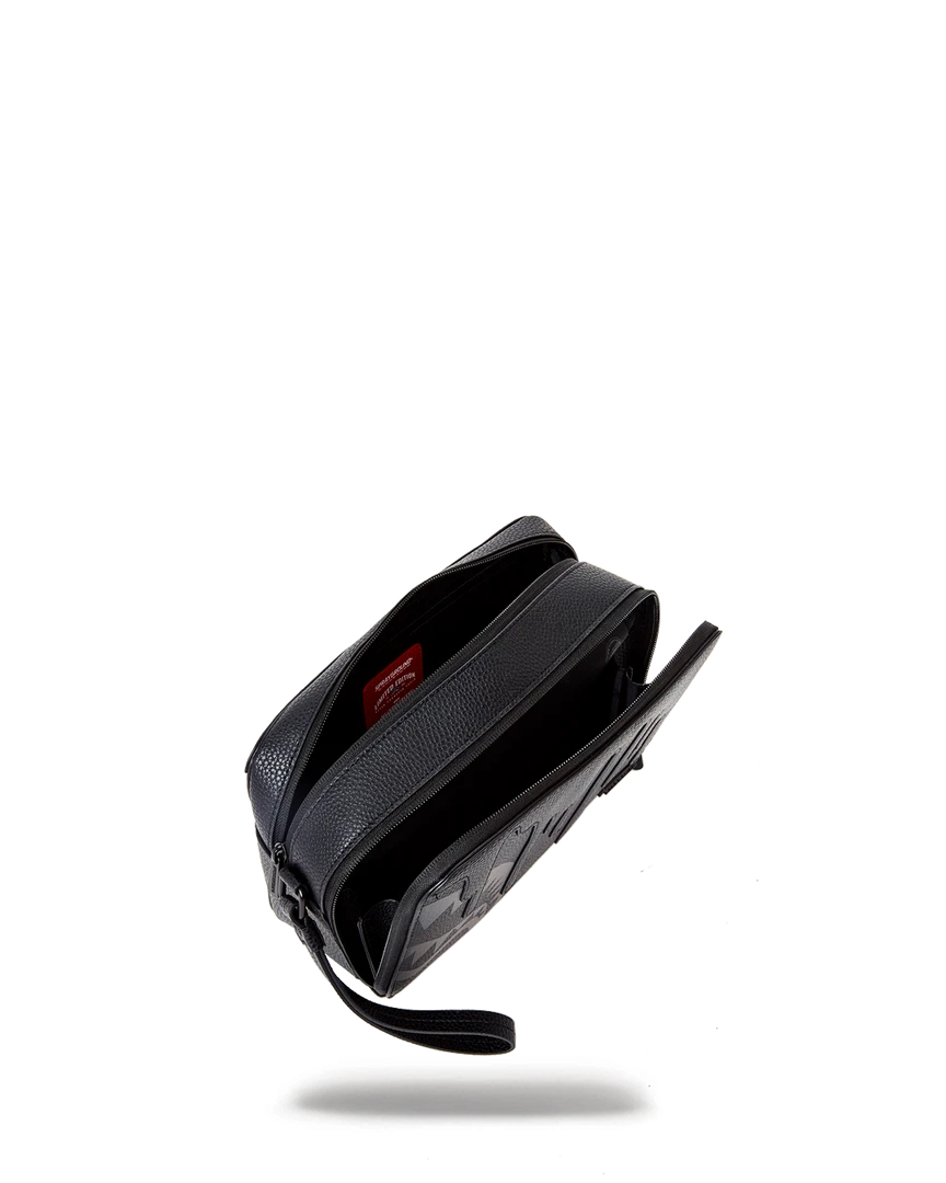 SPRAYGROUND® XTC LEADER OF THE PACK TOILETRY BAG NEW ARRIVALS 7 SPRAYGROUND® XTC LEADER OF THE PACK TOILETRY BAG NEW ARRIVALS