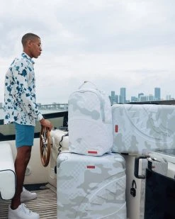 SPRAYGROUND® 3AM LE BLANC SHARKNAUTICS HARDSHELL FULL-SIZE LUGGAGE 4 SPRAYGROUND® 3AM LE BLANC SHARKNAUTICS HARDSHELL FULL-SIZE LUGGAGE