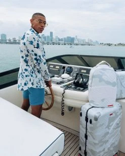 SPRAYGROUND® 3AM LE BLANC SHARKNAUTICS HARDSHELL FULL-SIZE LUGGAGE 6 SPRAYGROUND® 3AM LE BLANC SHARKNAUTICS HARDSHELL FULL-SIZE LUGGAGE