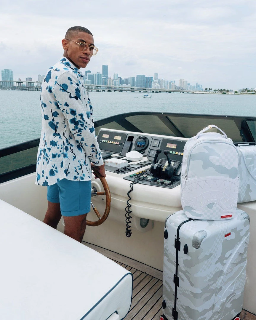 SPRAYGROUND® 3AM LE BLANC SHARKNAUTICS HARDSHELL FULL-SIZE LUGGAGE SPRAYGROUND® 3AM LE BLANC SHARKNAUTICS HARDSHELL FULL-SIZE LUGGAGE