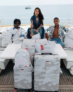 SPRAYGROUND® 3AM LE BLANC SHARKNAUTICS HARDSHELL FULL-SIZE LUGGAGE 8 SPRAYGROUND® 3AM LE BLANC SHARKNAUTICS HARDSHELL FULL-SIZE LUGGAGE