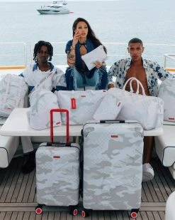 SPRAYGROUND® 3AM LE BLANC SHARKNAUTICS HARDSHELL FULL-SIZE LUGGAGE 10 SPRAYGROUND® 3AM LE BLANC SHARKNAUTICS HARDSHELL FULL-SIZE LUGGAGE