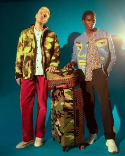 SPRAYGROUND® JUNGLE PARIS 29.5” FULL-SIZE SHARKITECTURE LUGGAGE FULL-SIZE LUGGAGE 36 SPRAYGROUND® JUNGLE PARIS 29.5” FULL-SIZE SHARKITECTURE LUGGAGE FULL-SIZE LUGGAGE