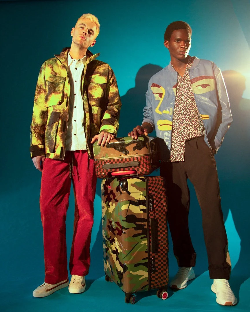 SPRAYGROUND® JUNGLE PARIS 29.5” FULL-SIZE SHARKITECTURE LUGGAGE FULL-SIZE LUGGAGE 17 SPRAYGROUND® JUNGLE PARIS 29.5” FULL-SIZE SHARKITECTURE LUGGAGE FULL-SIZE LUGGAGE