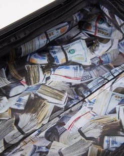 SPRAYGROUND® SHARKFLOWER 29.5” FULL-SIZE SHARKNAUTICS LUGGAGE FULL-SIZE LUGGAGE 12 SPRAYGROUND® SHARKFLOWER 29.5” FULL-SIZE SHARKNAUTICS LUGGAGE FULL-SIZE LUGGAGE