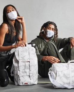 SPRAYGROUND® SHARK CHECK (WHITE) DUFFLE 8 SPRAYGROUND® SHARK CHECK (WHITE) DUFFLE