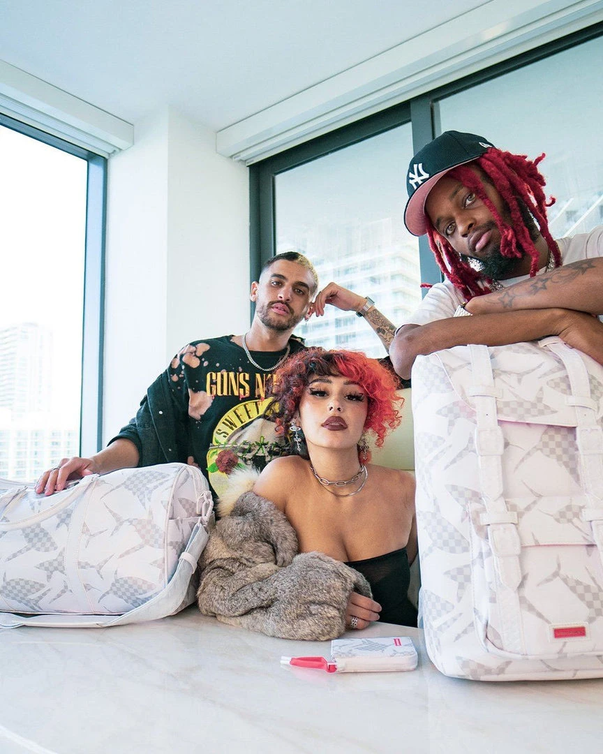 SPRAYGROUND® SHARK CHECK (WHITE) DUFFLE SPRAYGROUND® SHARK CHECK (WHITE) DUFFLE