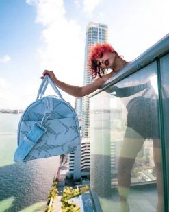 SPRAYGROUND® SHARK CHECK (WHITE) DUFFLE 13 SPRAYGROUND® SHARK CHECK (WHITE) DUFFLE