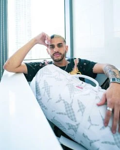 SPRAYGROUND® SHARK CHECK (WHITE) DUFFLE 6 SPRAYGROUND® SHARK CHECK (WHITE) DUFFLE