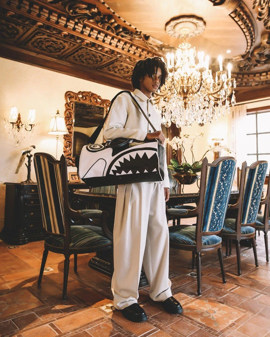 SPRAYGROUND® V.V.I.P. DUFFLE 4 SPRAYGROUND® V.V.I.P. DUFFLE