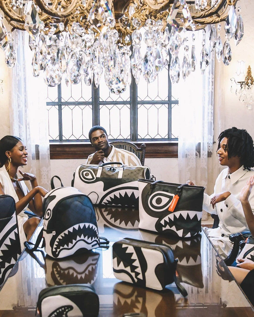 SPRAYGROUND® V.V.I.P. DUFFLE 8 SPRAYGROUND® V.V.I.P. DUFFLE