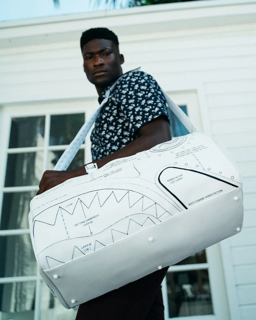 SPRAYGROUND® TECHNICAL CUT & SHARK DUFFLE BAGS 2 SPRAYGROUND® TECHNICAL CUT & SHARK DUFFLE BAGS