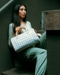 SPRAYGROUND® ROSE ALL DAY LA PALAIS MINI DUFFLE 19 SPRAYGROUND® ROSE ALL DAY LA PALAIS MINI DUFFLE