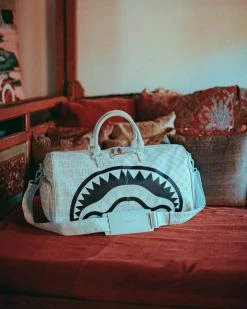 SPRAYGROUND® SPLIT THE CHECK (PEARL) DUFFLE