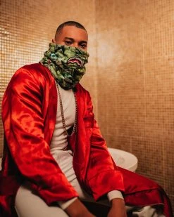 SPRAYGROUND® APPAREL+GEAR MAMA I MADE IT NECK WARMER 13 SPRAYGROUND® APPAREL+GEAR MAMA I MADE IT NECK WARMER