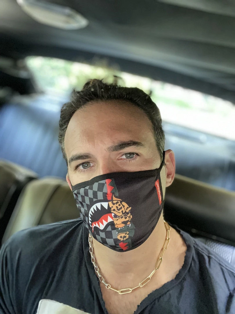 SPRAYGROUND® ADULT SPUCCI SPLIT FORM-FITTING FACE MASK 3 SPRAYGROUND® ADULT SPUCCI SPLIT FORM-FITTING FACE MASK