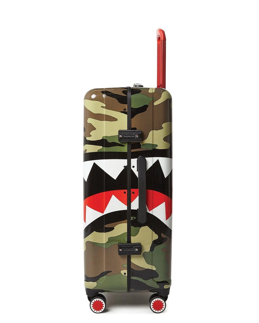 SPRAYGROUND® SHARKNAUTICS (CAMO) 29.5” FULL-SIZE LUGGAGE 2 SPRAYGROUND® SHARKNAUTICS (CAMO) 29.5” FULL-SIZE LUGGAGE