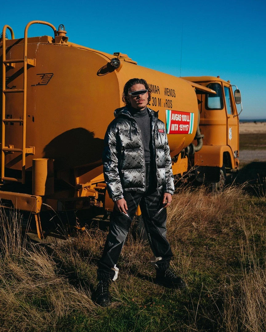 SPRAYGROUND® MONEYGRAM PUFFER JACKET (PLATINUM) APPAREL+GEAR SPRAYGROUND® MONEYGRAM PUFFER JACKET (PLATINUM) APPAREL+GEAR