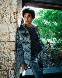 SPRAYGROUND® MONEYGRAM PUFFER JACKET (PLATINUM) APPAREL+GEAR 9 SPRAYGROUND® MONEYGRAM PUFFER JACKET (PLATINUM) APPAREL+GEAR