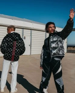 SPRAYGROUND® MONEYGRAM PUFFER JACKET (PLATINUM) APPAREL+GEAR 11 SPRAYGROUND® MONEYGRAM PUFFER JACKET (PLATINUM) APPAREL+GEAR