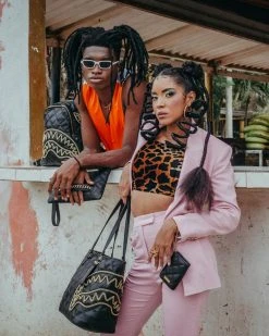 SPRAYGROUND® BAGS NOIR QUILT GOLD CHAIN SHARK TOTE 11 SPRAYGROUND® BAGS NOIR QUILT GOLD CHAIN SHARK TOTE