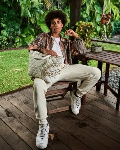 SPRAYGROUND® RIVIERA LE BLANC GOLD CHAIN SHARK TOTE 20 SPRAYGROUND® RIVIERA LE BLANC GOLD CHAIN SHARK TOTE