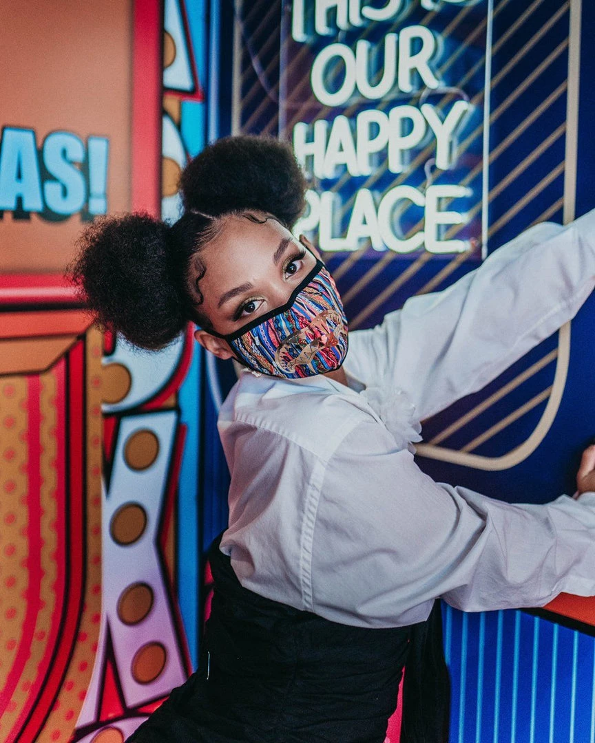 SPRAYGROUND® FACE MASKS 1994 GOLD METALLIC SHARK POLYESTER FACE MASK 9 SPRAYGROUND® FACE MASKS 1994 GOLD METALLIC SHARK POLYESTER FACE MASK